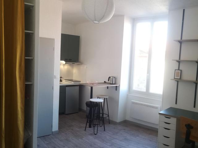 Location appartement, m² T 1 à Dax, 390 €