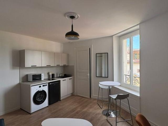 Location appartement, m² T 1 à Gex, 845 €
