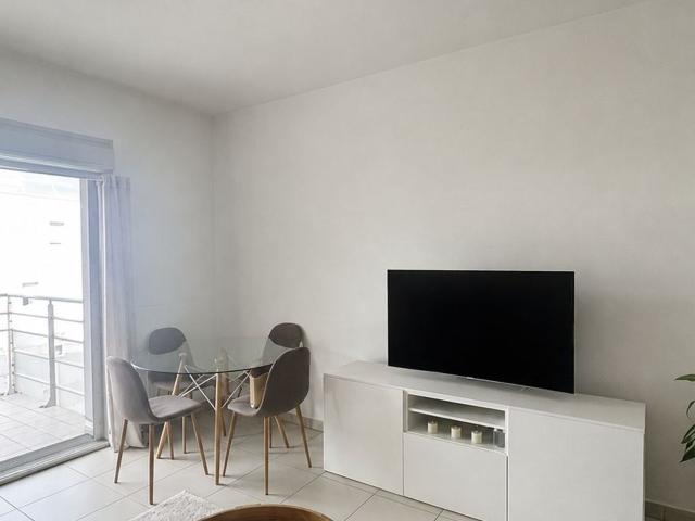 Location appartement, m² T 1 à Gex, 970 €