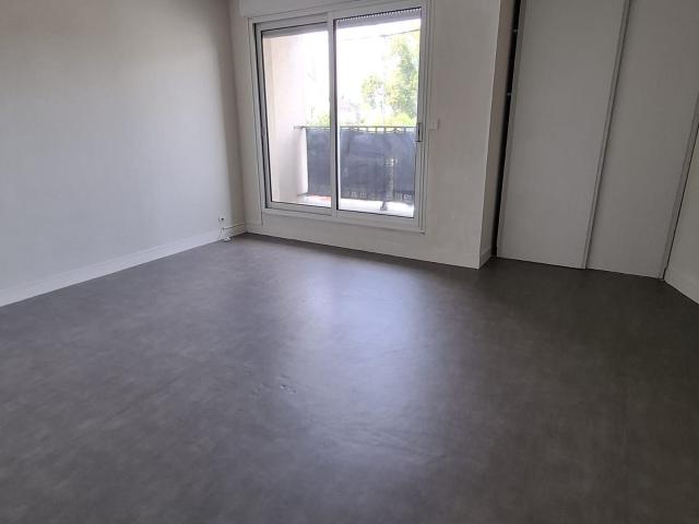 Location appartement, m² T 1 à La Ferté sous Jouarre, 555 €