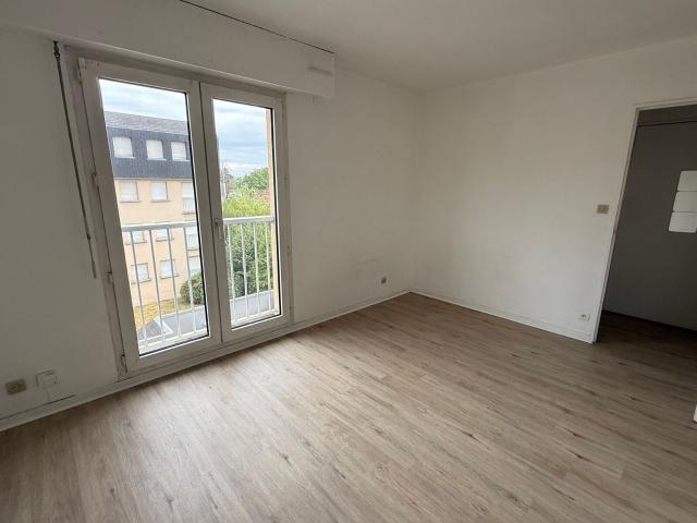 Location appartement, m² T 1 à Limoges, 365 €