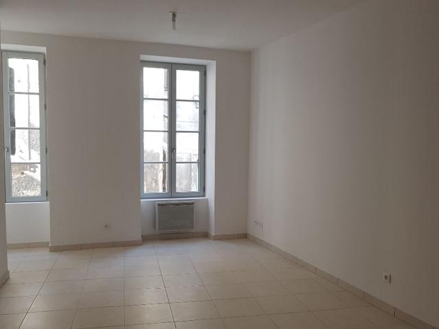 Location appartement, m² T 1 à Pont Saint Esprit, 440 €