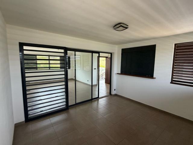Location appartement, m² T 1 à Remire Montjoly, 845 €