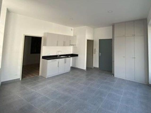 Location appartement, m² T 1 à Roquefort, 390 €