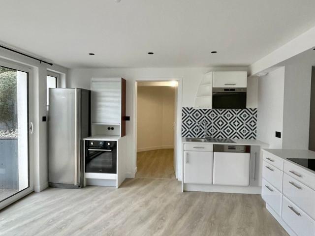 Location appartement, m² T 1 à Saint Renan, 785 €