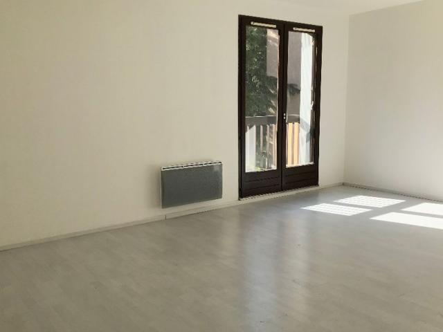 Location appartement, m² T 2 à Manosque, 675 €