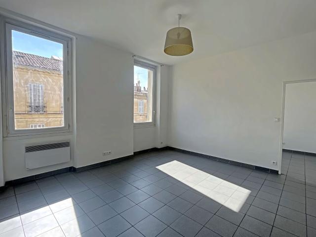 Location appartement, m² T 2 à Marseille 6, 670 €