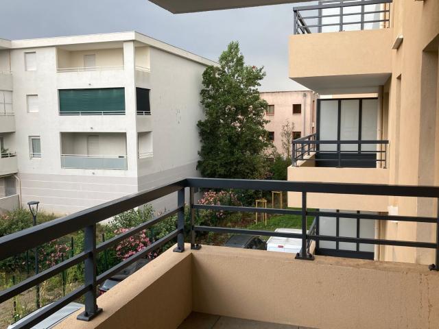 Location appartement, m² T 2 à Arles, 599 €