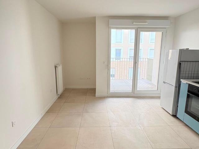 Location appartement, m² T 2 à Bondy, 999 €