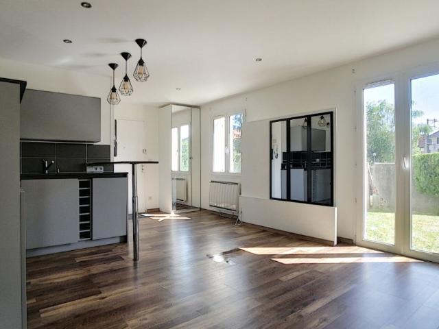 Location appartement, m² T 2 à Clermont, 766 €