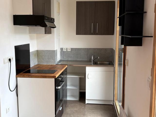 Location appartement, m² T 2 à Courbevoie, 1 370 €