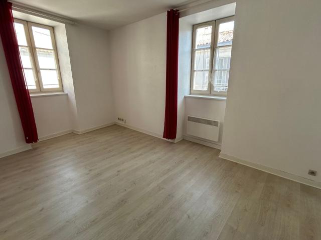 Location appartement, m² T 2 à La Rochelle, 568 €