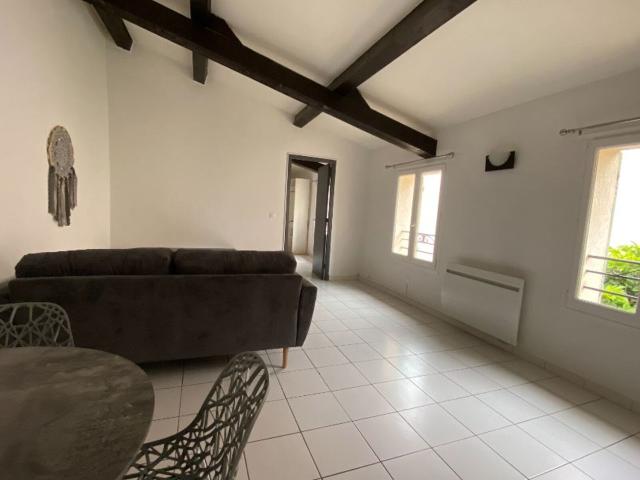 Location appartement, m² T 2 à La Roquette sur Siagne, 704 €