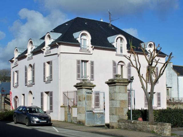 Location appartement, m² T 2 à Pont Croix, 656 €