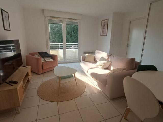 Location appartement, m² T 2 à Saint Perdon, 560 €