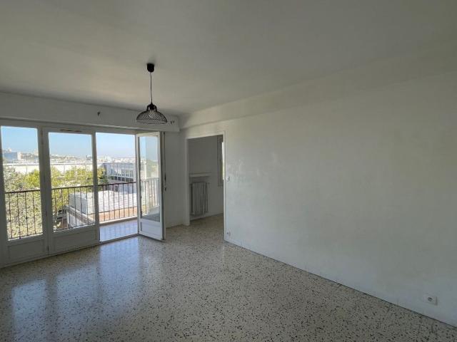 Location appartement, m² T 4 à Marseille 8, 1 000 €