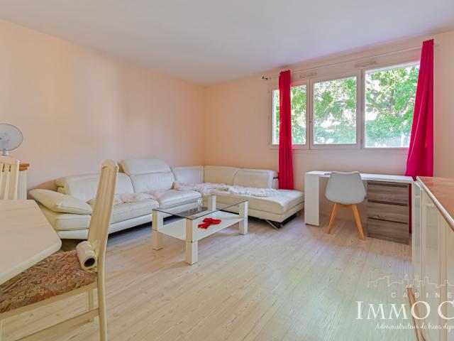 Location Appartement MEUBLE 3 pièces et parking à Arcueil 94110 3 pièces