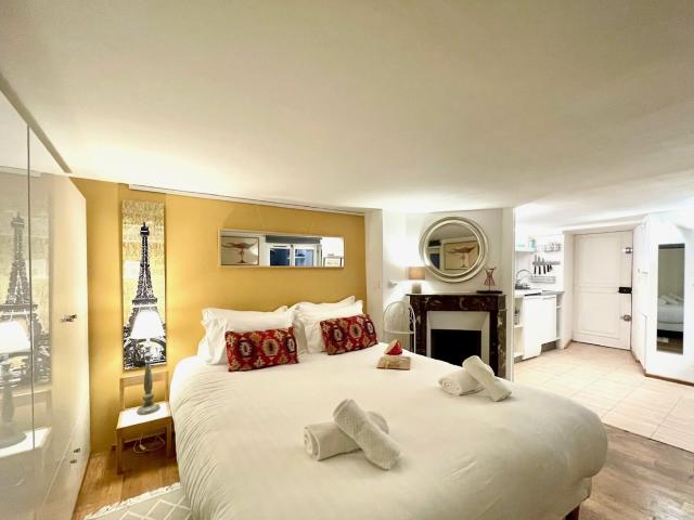 Location Appartement Meublé 1 pièce 19 m² Île de la Cité Île Saint Louis 75004 Paris S04389