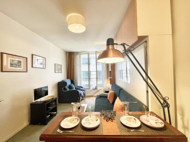 Location Appartement Meublé 1 pièce 25 m² Champs Elysées Etoile 75008 Paris S08103