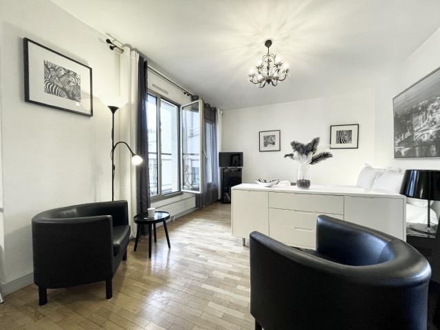 Location Appartement Meublé 1 pièce 32 m² Quartier de l'Horloge 75003 Paris S03021