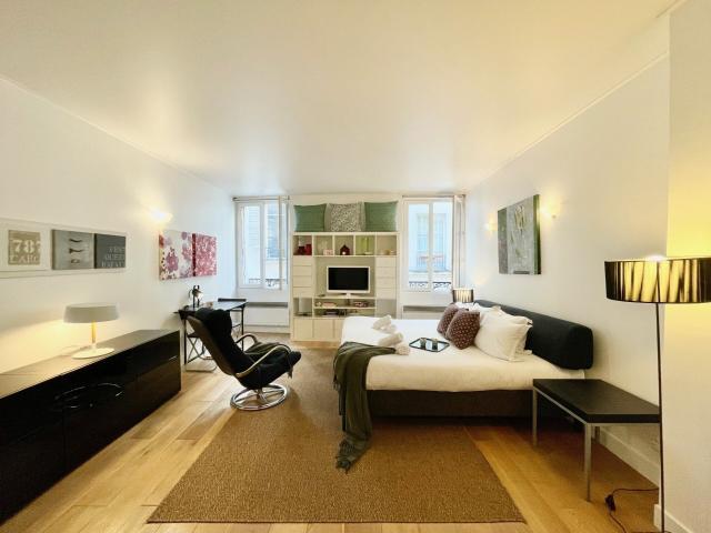 Location Appartement Meublé 1 pièce 36 m² Montorgueil 75002 Paris S02037