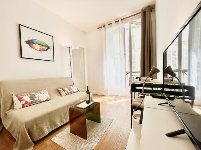 Location Appartement Meublé 2 pièces 25 m² Grands Boulevards Lafayette 75009 Paris 109116