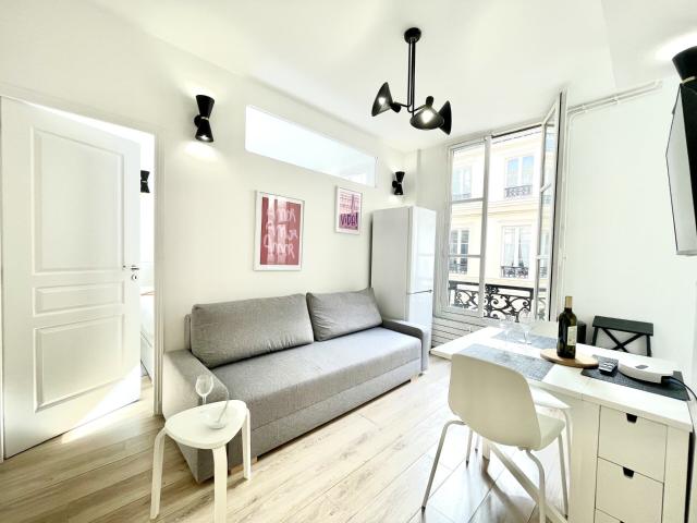 Location Appartement Meublé 2 pieces 38 m² champs elysees 75008 Paris 108001