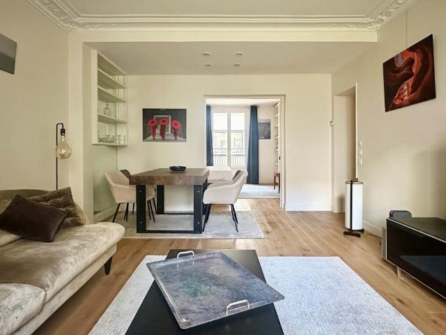 Location appartement meublé de 74 m2 Rue Washington à Paris