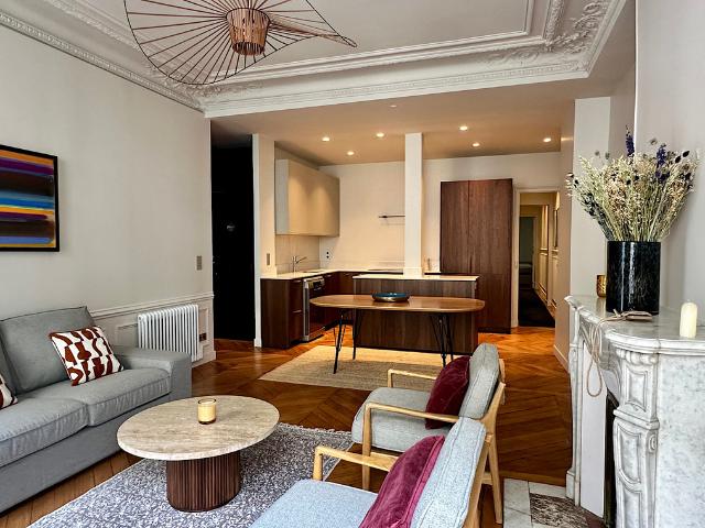 Location appartement meublé de 87 m2 rue Ernest Renan à Paris