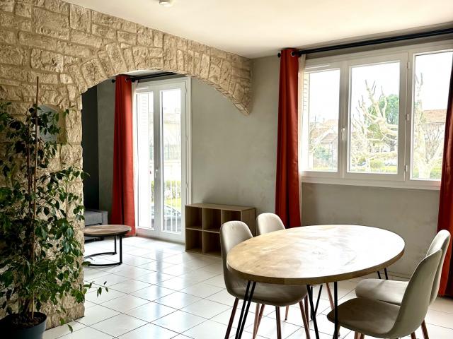 Location APPARTEMENT MEUBLÉ T3,13012 MARSEILLE 12, Quartier Saint Julien, Meublé, cuisine équipée, balcon, climatisation.