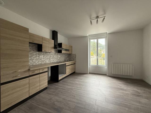 Location Appartement Montée du Bois Vert, Ucel