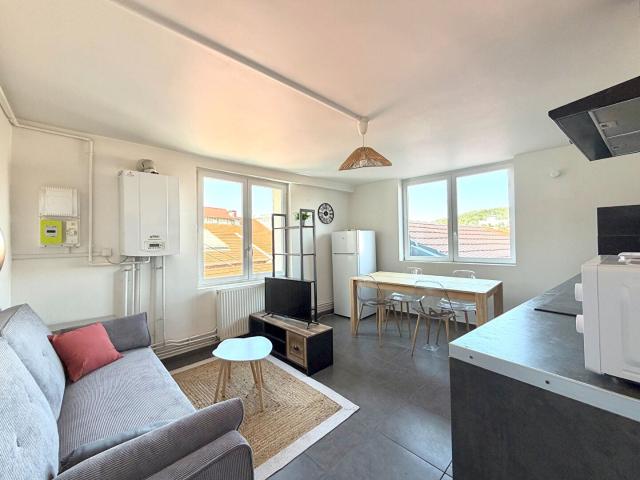 Location Appartement Montée Larousse, Saint Étienne