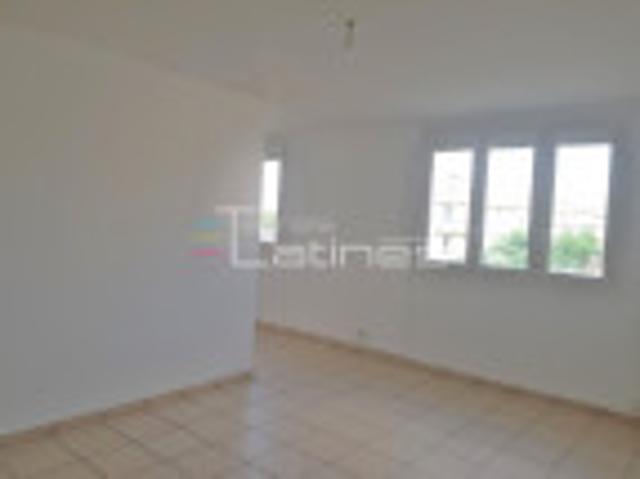 Location appartement Nimes, 69m² 4 pièces 645€ avec balcon