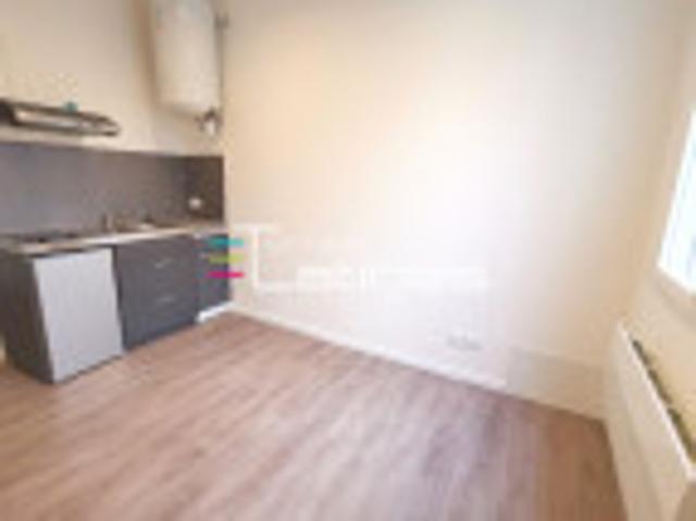 Location appartement Nimes, 18m² 1 pièce 355€ Gard