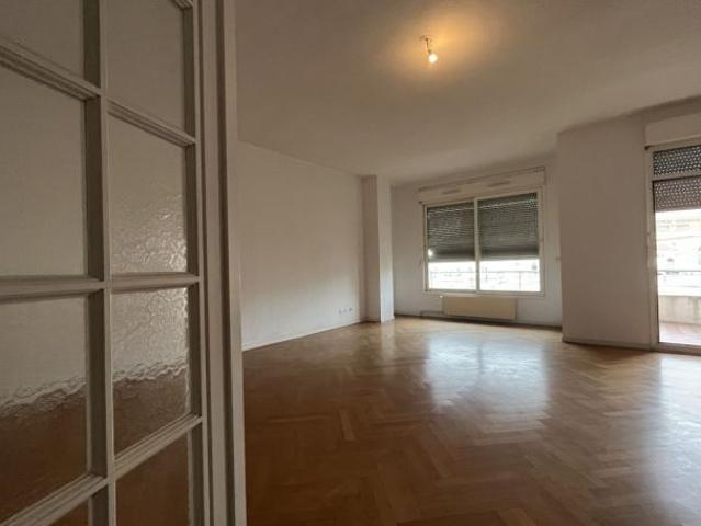 Location Appartement P3 97 m² traversant avec 2 balcons rénové e Marseille 1er