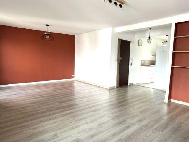 Location Appartement P3 rénové e Marseille 11ème