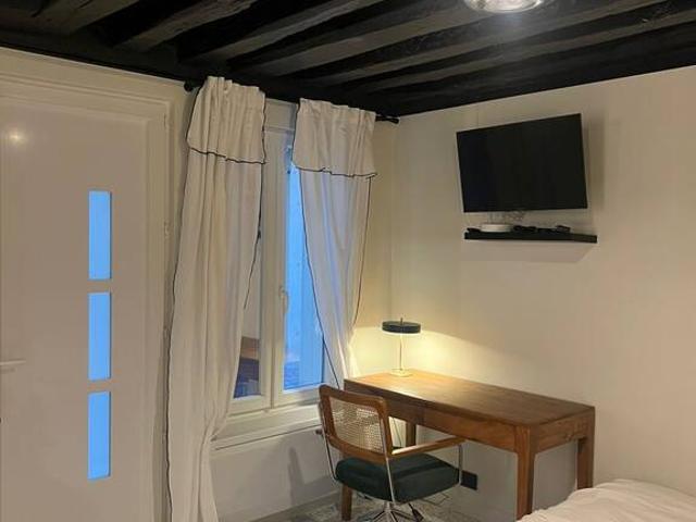 Location Appartement Parvis Notre Dame Place Jean Paul II, Paris