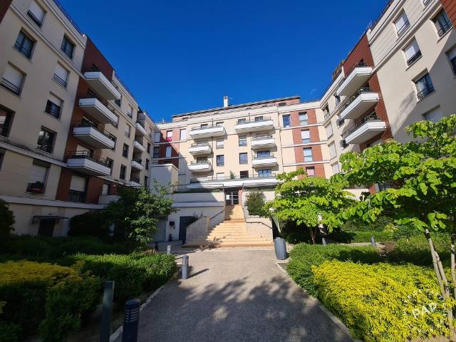 Location Appartement Parc Departemental Pierre Lagravere, Colombes