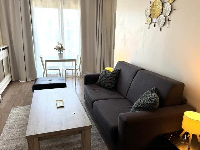 Location Appartement Paris 8e – Vue Tour Eiffel | Triangle d'Or