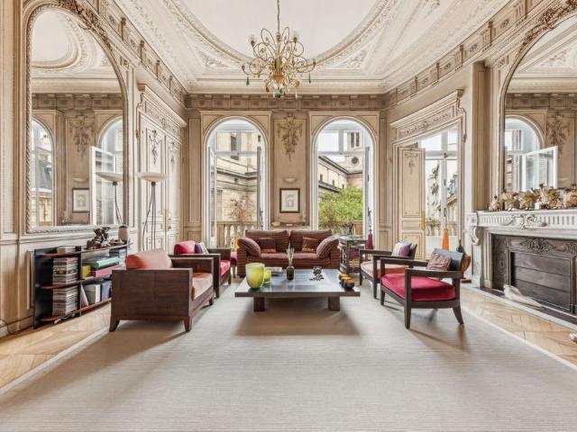 Location Appartement Paris 10 6 Pièces 277 m²