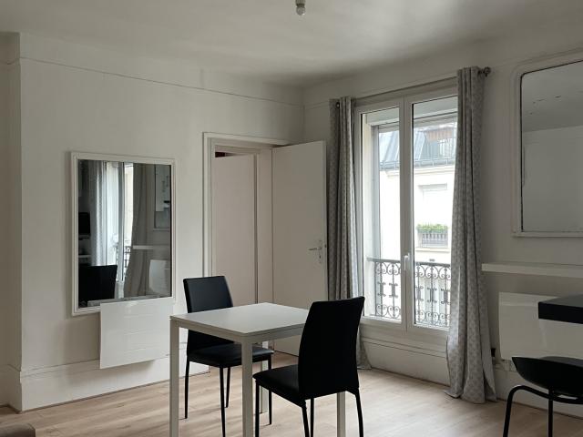 Location appartement Paris 2 pièces 40m² 1250€ | Auburtin Immobilier