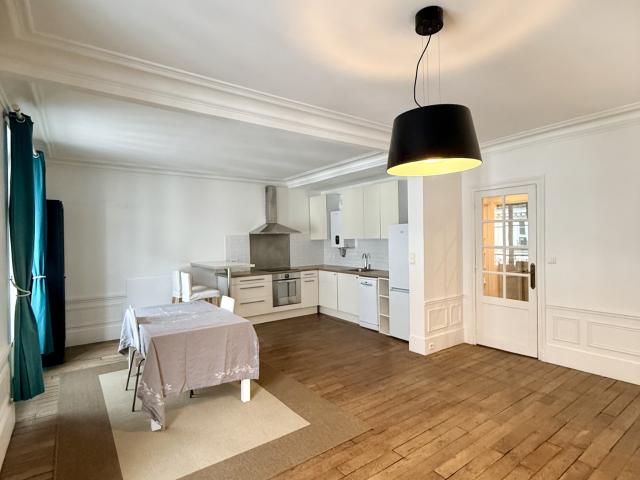 Location appartement Paris 3 pièces 69.7m² 2477€ | Auburtin Immobilier