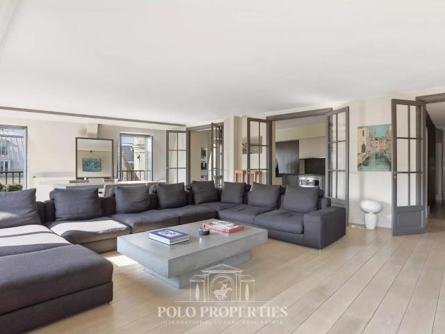 Location Appartement Péristyle de Montpensier, Paris