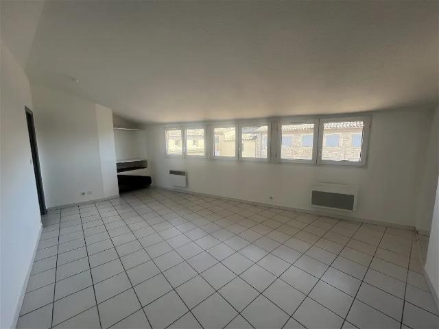 Location Appartement Place Waldeck Rousseau, Valréas