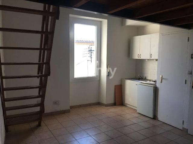 Location Appartement Place Barthélémy, Trets