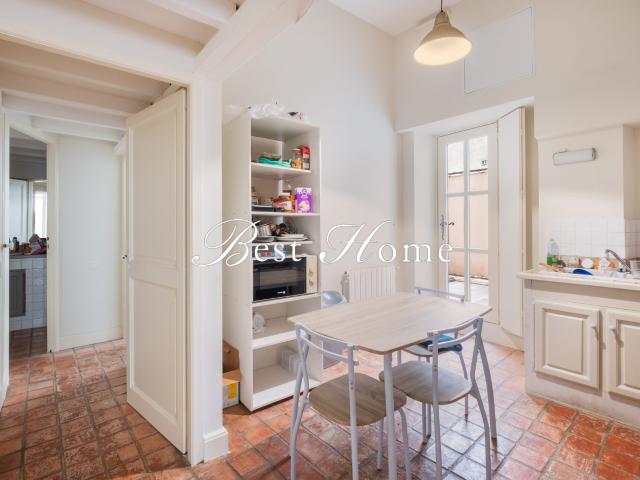 Location Appartement Place Bellecroix, Nîmes
