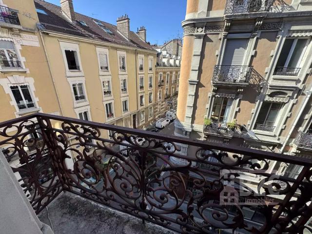Location Appartement Place Championnet, Grenoble