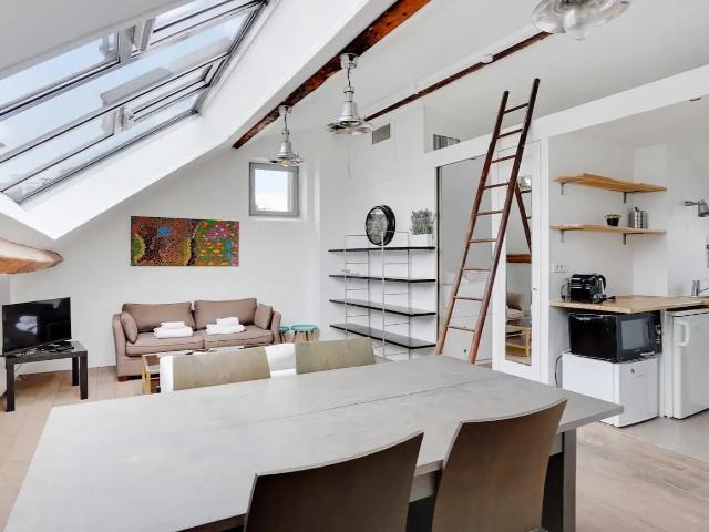 Location Appartement Place Charles Dullin, Paris