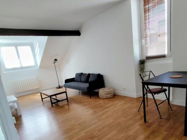 Location Appartement Place Charras, Courbevoie