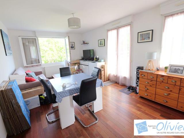 Location Appartement Place Claudel, Montigny le Bretonneux